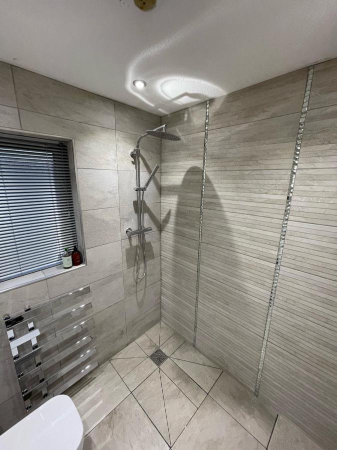 אברגאבני Riverside 2 Bedroom Townhouse With Car Charger מראה חיצוני תמונה